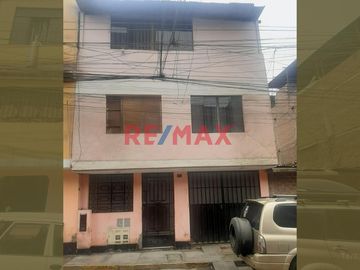 🏡 ¡OPORTUNIDAD ÚNICA PARA VIVIR EN SAN JUAN DE LURIGANCHO! 🌟

Si buscas una casa con espacios amplios y un gran potencial para remodelar a tu gusto,