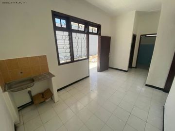 Rumah Hook Medokan Ayu Hadap Utara dan Barat, Strategis