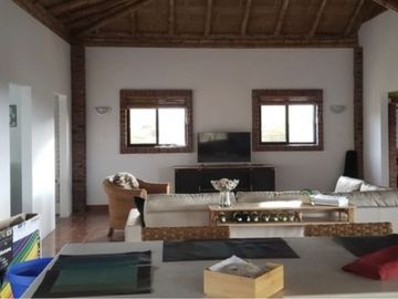 Hermosa casa nueva y generadora de ingresos   , con vistas espectaculares del Océano Pacífico, piscina y unidad de alquiler Airbnb