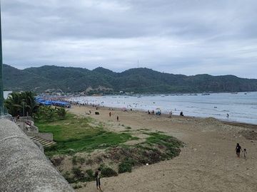Hermosa casa nueva y generadora de ingresos   , con vistas espectaculares del Océano Pacífico, piscina y unidad de alquiler Airbnb