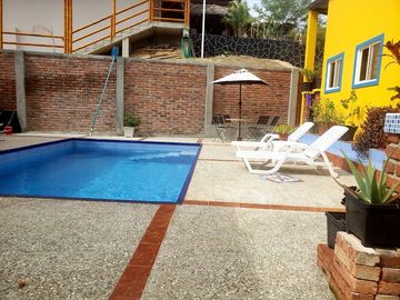 Hermosa casa nueva y generadora de ingresos   , con vistas espectaculares del Océano Pacífico, piscina y unidad de alquiler Airbnb