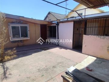 Casa en venta de 3 dorm. en Cerrillos