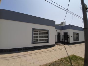 URGENTE POR TRASLADO, RETASADA, VENTA Casa IMPECABLE 3dorm - 2 baños -B° Pedro Pico