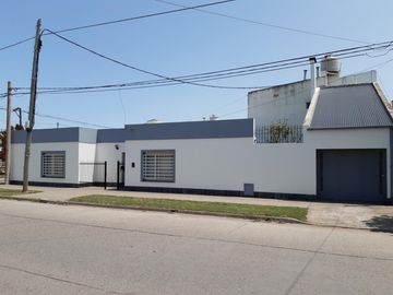 URGENTE POR TRASLADO, RETASADA, VENTA Casa IMPECABLE 3dorm - 2 baños -B° Pedro Pico