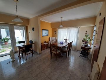 URGENTE POR TRASLADO, RETASADA, VENTA Casa IMPECABLE 3dorm - 2 baños -B° Pedro Pico
