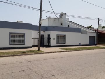 URGENTE POR TRASLADO, RETASADA, VENTA Casa IMPECABLE 3dorm - 2 baños -B° Pedro Pico