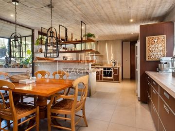 Casa en venta de 5 dorm. en Lo Barnechea