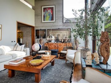 Casa en venta de 5 dorm. en Lo Barnechea