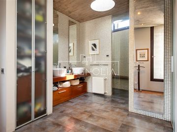 Casa en venta de 5 dorm. en Lo Barnechea