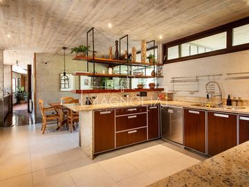 Casa en venta de 5 dorm. en Lo Barnechea