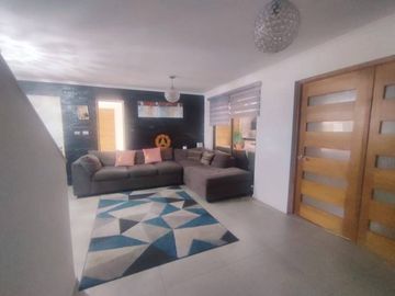 BELLA CASA CON GRAN QUINCHO Y TERRAZA