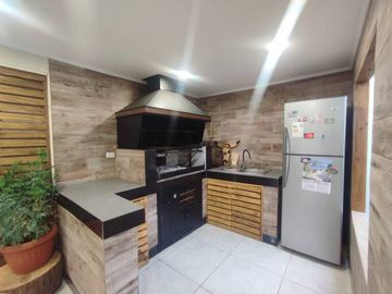 BELLA CASA CON GRAN QUINCHO Y TERRAZA