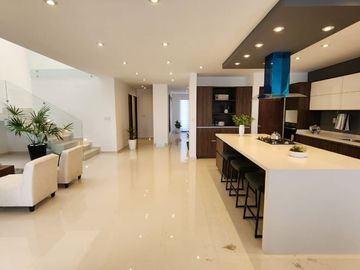Casa en Lomas de Juriquilla con Roof Garden  - PREVENTA J2