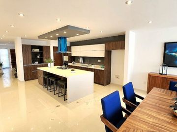 Casa en Lomas de Juriquilla con Roof Garden  - PREVENTA J2