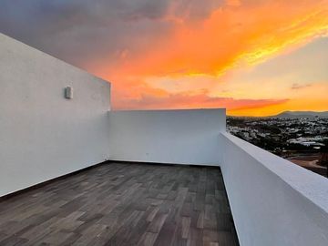 Casa en Lomas de Juriquilla con Roof Garden  - PREVENTA J2