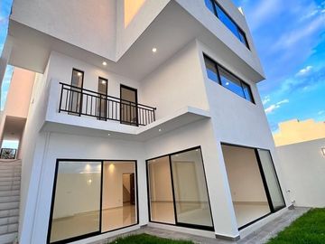 Casa en Lomas de Juriquilla con Roof Garden  - PREVENTA J2