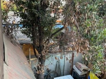 Increíble oportunidad de inversión: Amplia propiedad de 2 pisos muy cercano av. departamental