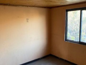 Increíble oportunidad de inversión: Amplia propiedad de 2 pisos muy cercano av. departamental