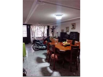 SE VENDE HERMOSA CASA EN CAMILO TORRES CERCA A LA ESMERALDA