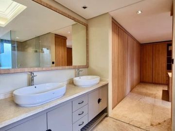LUXURIOUS HOUSE (FOR RENT) at Jl MATARAM / SELONG, KEBAYORAN BARU