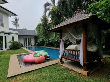 RUMAH at Jl PEJATEN BARAT, JAKSEL (SANGAT MENARIK)