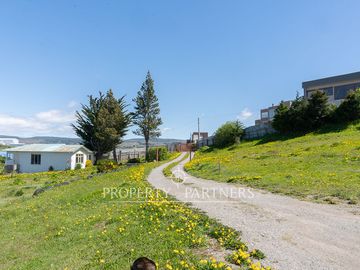 Hermoso terreno con casa en sector Barranco Amarillo y hermosa vista al Estrecho de Magallanes