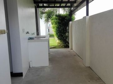 Spacious Bungalow House and Lot for Rent in Hensonville Ange