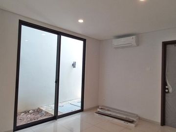 DI JUAL RUMAH CLUSTER SIERRA DI SERENIA HILL LEBAK BULUS JAKARTA SELATAN SISA UNIT 5 RUMAH LAGIII ! !