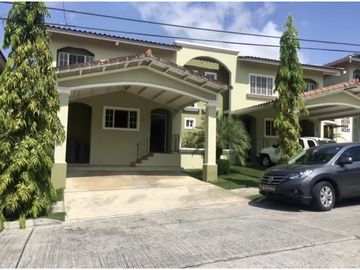 SE VENDE HERMOSA CASA EN VILLA LUCRE