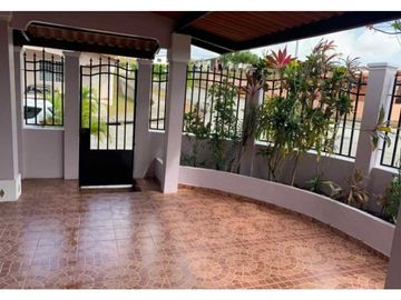 VENDO CASA EN ARRAIJAN JUAN DEMOSTENES BRISAS DEL GOLF 3R