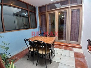 🏡 ¡Una Oportunidad Única en Trujillo! 🌟

Descubre el hogar ideal para tu familia en Urb. Monserrate, a solo 2 cuadras de UPAO
Esta acogedora casa d