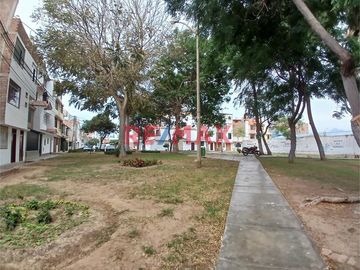 🏡 ¡Una Oportunidad Única en Trujillo! 🌟

Descubre el hogar ideal para tu familia en Urb. Monserrate, a solo 2 cuadras de UPAO
Esta acogedora casa d