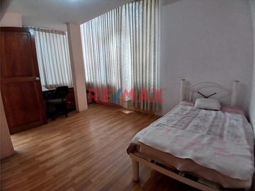 🏡 ¡Una Oportunidad Única en Trujillo! 🌟

Descubre el hogar ideal para tu familia en Urb. Monserrate, a solo 2 cuadras de UPAO
Esta acogedora casa d