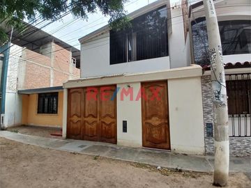 🏡 ¡Una Oportunidad Única en Trujillo! 🌟

Descubre el hogar ideal para tu familia en Urb. Monserrate, a solo 2 cuadras de UPAO
Esta acogedora casa d
