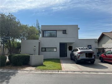 Casa en venta de 3 dorm. Brisas Norte. colegio Highlands