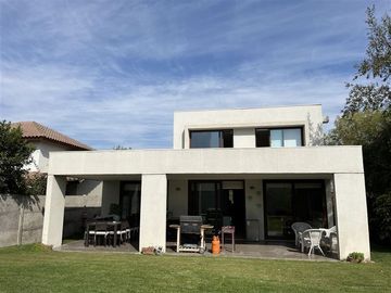 Casa en venta de 3 dorm. Brisas Norte. colegio Highlands