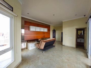 Rumah 4 Lantai Luas 161 di Borobudur Sukarno Hatta Malang