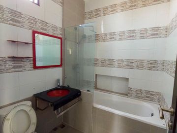Rumah 4 Lantai Luas 161 di Borobudur Sukarno Hatta Malang