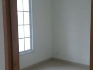 Rumah baru 2 lantai 1,5M dalam town house di Ciputat