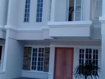 Rumah baru 2 lantai 1,5M dalam town house di Ciputat