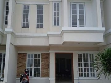 Rumah baru 2 lantai 1,5M dalam town house di Ciputat
