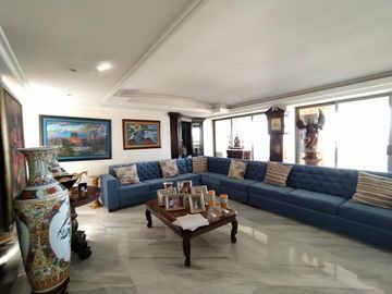 apartamento en arriendo/venta en el golf. Cod A102571