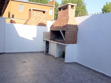 CHALET CON CAPACIDAD PARA 4 PERSONAS A DOS CUADRAS DEL MAR