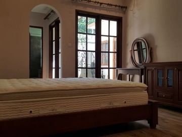 Rumah di Cinere, Design Eropa dlm Komplek di Jati Indah