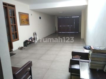 Rumah Tengah Kota, Nyaman Asri Area Bkr