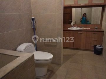 Rumah Tengah Kota, Nyaman Asri Area Bkr