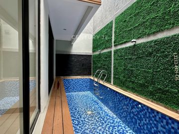 TURUN HARGA Rumah Baru siap huni dgn  Kolam Renang Di sekror 9 Bintaro