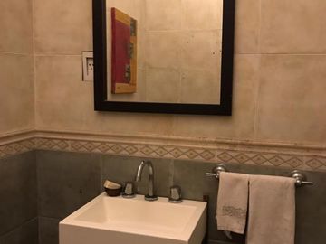 EXCELENTE PROPIEDAD, CASA CUATRO AMBIENTES, BARRIO CERRADO LOS CARACOLES EN INGENIERO MASCHWITZ