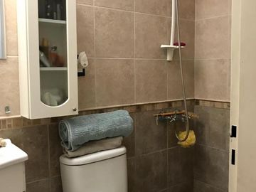 EXCELENTE PROPIEDAD, CASA CUATRO AMBIENTES, BARRIO CERRADO LOS CARACOLES EN INGENIERO MASCHWITZ
