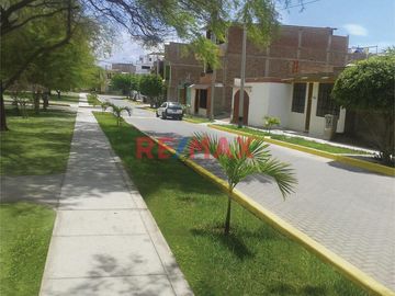 🏠 ¡Oportunidad única en Piura! 📍

Descubre esta espaciosa y acogedora casa de dos pisos en la tranquila zona de Ignacio Merino II Etapa. Diseñada pa